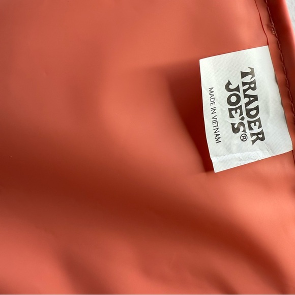 Trader Joe's Large Insulated Peach Grocery Cooler Tote Bag Limited Edition - Picture 9 of 10